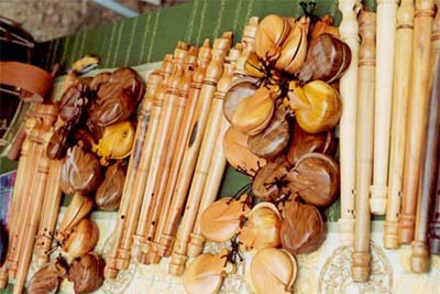 Instrumentos tradicionales en la Feria de Luyego